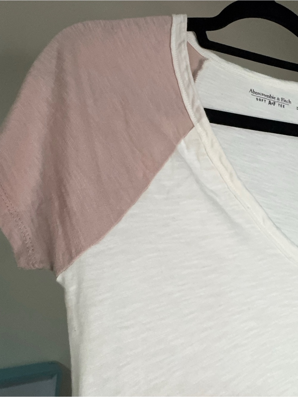 Abercrombie & Fitch White V-Neck Tee with Dusty Pink Raglan Sleeves